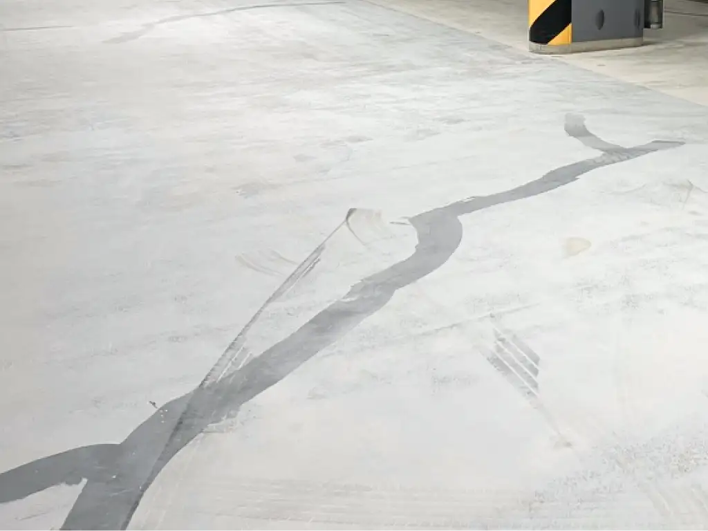 Odstranění staré průmyslové podlahy