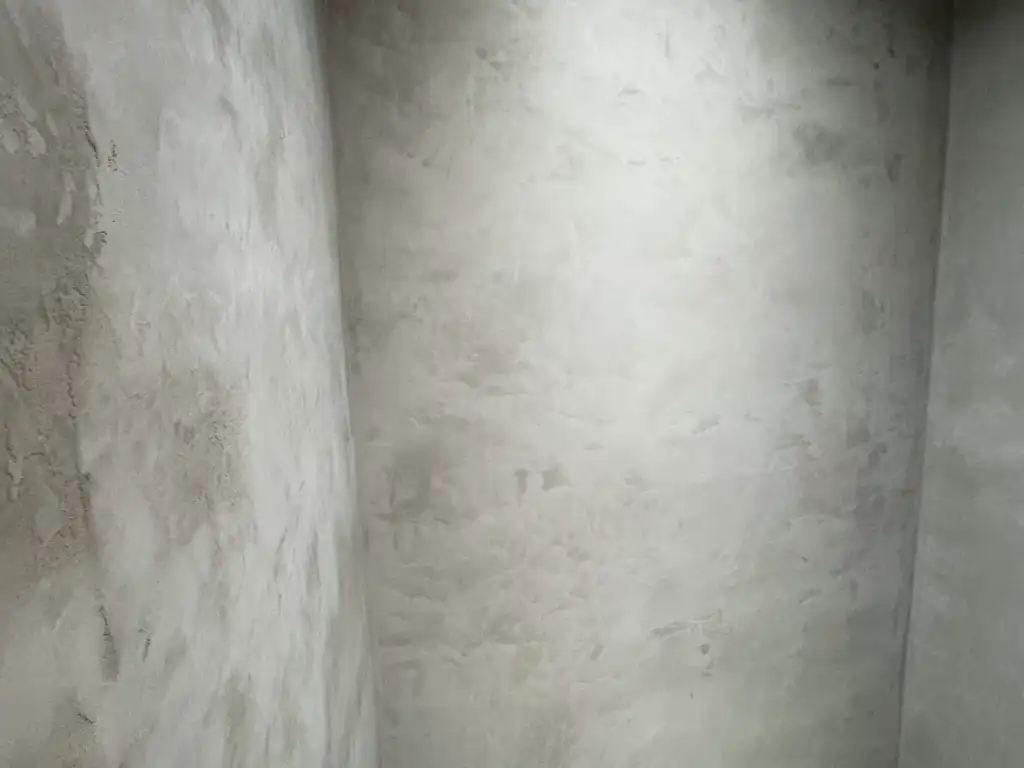 Betonová stěrka ve sprchovém koutě - realizace 2